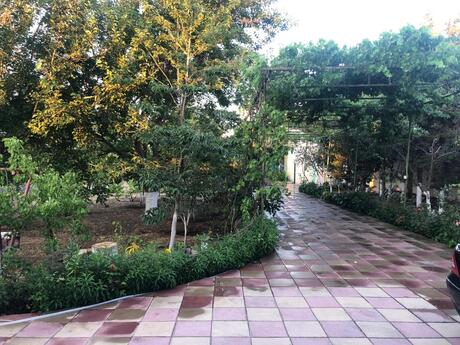5 otaqlı həyət evi/bağ evi - Novxanı q. - 200 m²