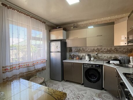 5 otaqlı həyət evi/bağ evi - Hövsan q. - 140 m²
