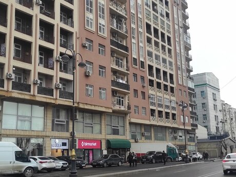 4 otaqlı yeni tikili - Elmlər Akademiyası m. - 182 m²