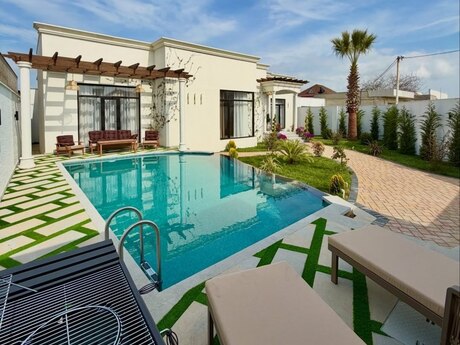 4 otaqlı həyət evi/bağ evi - Buzovna q. - 250 m²