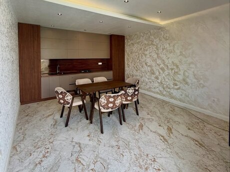4 otaqlı həyət evi/bağ evi - Buzovna q. - 250 m²