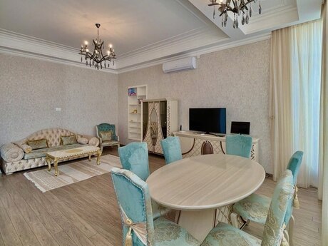 4 otaqlı həyət evi/bağ evi - Buzovna q. - 250 m²