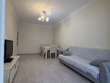 3 otaqlı köhnə tikili - Gənclik m. - 100 m²