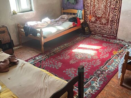 2 otaqlı həyət evi/bağ evi - İnşaatçılar m. - 20 m²