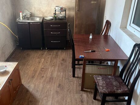 2 otaqlı həyət evi/bağ evi - İnşaatçılar m. - 20 m²