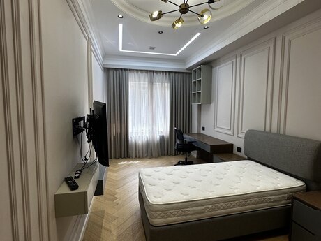 4 otaqlı yeni tikili - Xətai r. - 141 m²