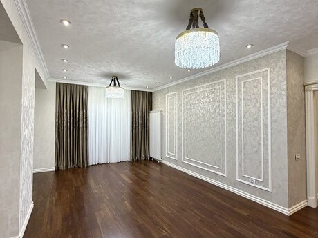 4 otaqlı yeni tikili - 8 Noyabr m. - 176 m²