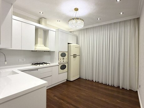 4-комн. новостройка - м. 8 ноября - 176 м²