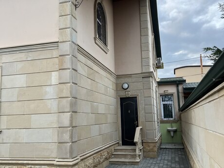 3 otaqlı həyət evi/bağ evi - Novxanı q. - 200 m²