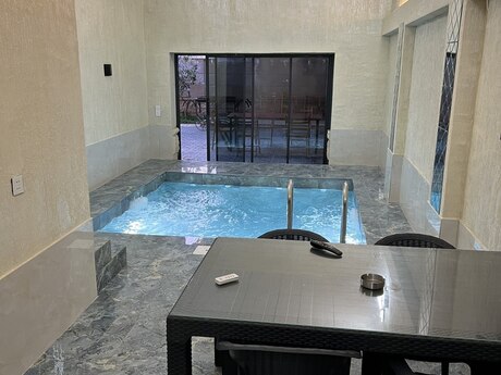 3 otaqlı həyət evi/bağ evi - Novxanı q. - 200 m²