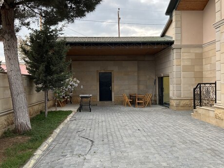 3 otaqlı həyət evi/bağ evi - Novxanı q. - 200 m²