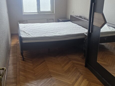 3 otaqlı köhnə tikili - Elmlər Akademiyası m. - 61 m²