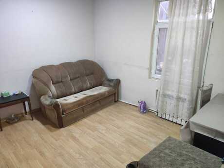 2 otaqlı həyət evi/bağ evi - İnşaatçılar m. - 70 m²