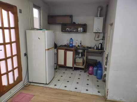 2 otaqlı həyət evi/bağ evi - İnşaatçılar m. - 70 m²
