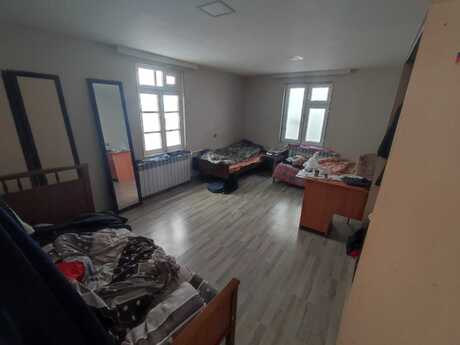 2 otaqlı həyət evi/bağ evi - İnşaatçılar m. - 70 m²