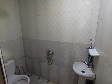 2 otaqlı həyət evi/bağ evi - İnşaatçılar m. - 70 m²