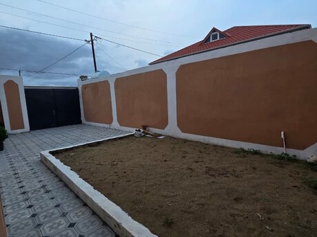 6 otaqlı həyət evi/bağ evi - Binə q. - 200 m²