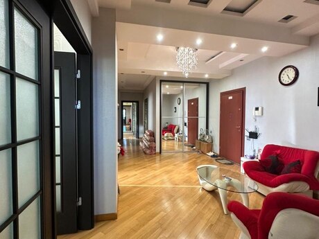 4 otaqlı yeni tikili - Nəsimi r. - 200 m²