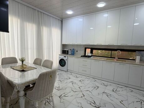 4 otaqlı həyət evi/bağ evi - Mərdəkan q. - 200 m²