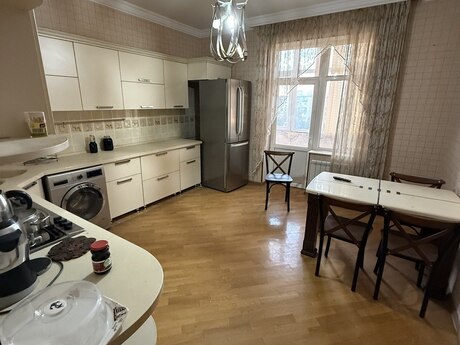 4 otaqlı yeni tikili - Xalqlar Dostluğu m. - 169 m²