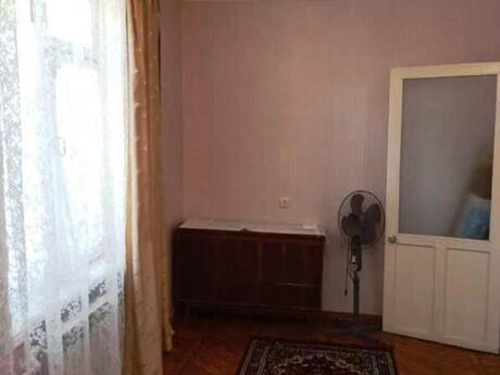 2 otaqlı köhnə tikili - Qara Qarayev m. - 45 m²