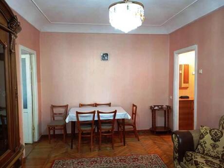 2 otaqlı köhnə tikili - Qara Qarayev m. - 45 m²
