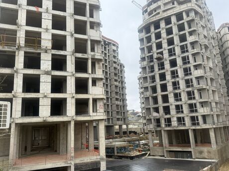 3 otaqlı yeni tikili - Bakıxanov q. - 135.5 m²