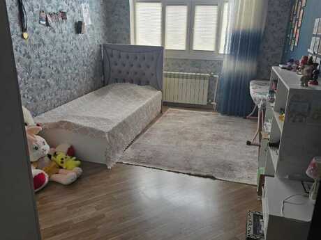 4 otaqlı köhnə tikili - Yeni Günəşli q. - 101 m²
