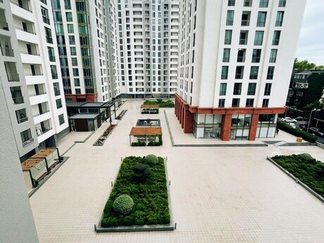 4-комн. новостройка - м. Элмляр Академиясы - 180 м²