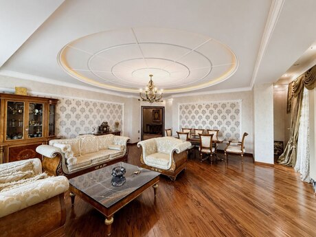 4 otaqlı yeni tikili - 28 May m. - 220 m²