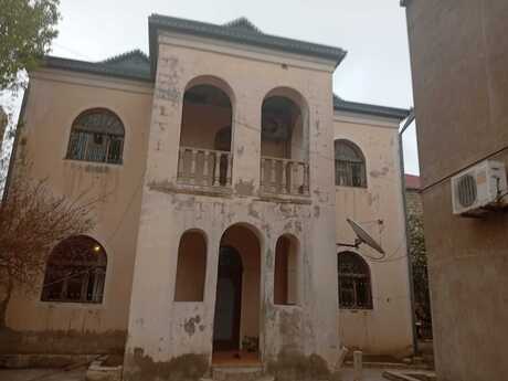 6 otaqlı həyət evi/bağ evi - Qaraçuxur q. - 240 m²