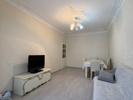 3 otaqlı köhnə tikili - Gənclik m. - 85 m²