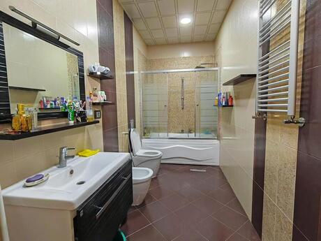 2 otaqlı yeni tikili - 8 Noyabr m. - 150 m²