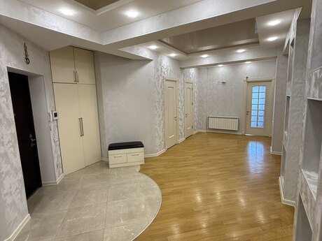 4 otaqlı yeni tikili - 8-ci mikrorayon q. - 190 m²