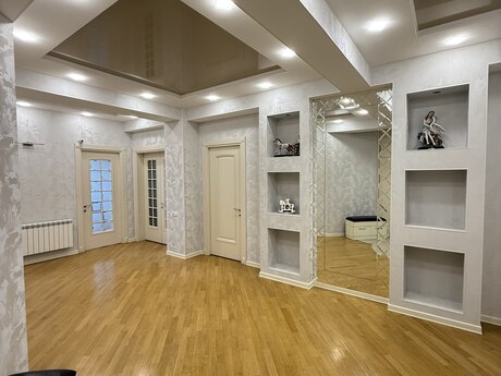 4 otaqlı yeni tikili - 8-ci mikrorayon q. - 190 m²