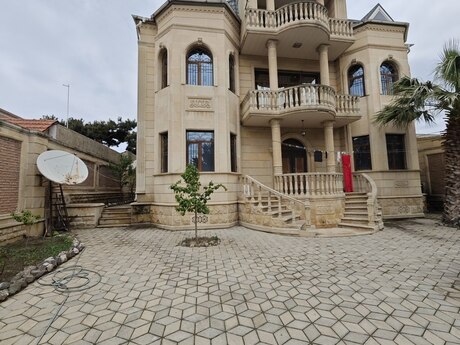 4 otaqlı həyət evi/bağ evi - Bakıxanov q. - 400 m²