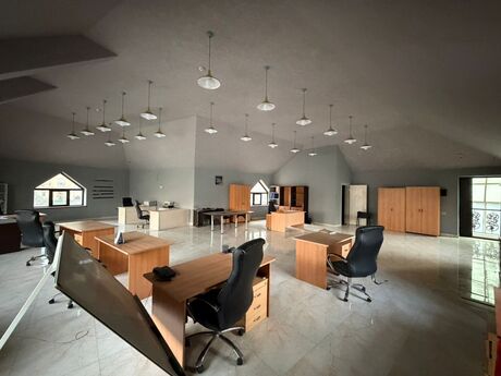 Obyekt - İnşaatçılar m. - 600 m²
