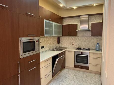 3 otaqlı köhnə tikili - 28 May m. - 100 m²