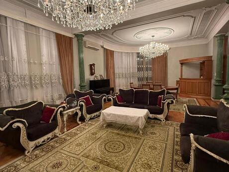 10 otaqlı həyət evi/bağ evi - Azadlıq Prospekti m. - 1100 m²