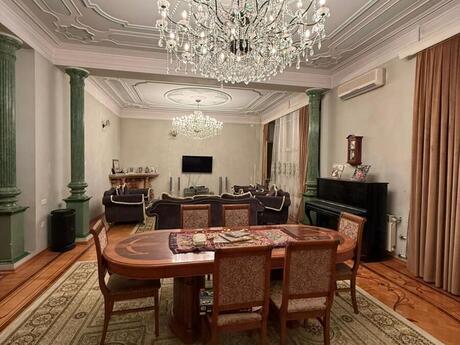 10 otaqlı həyət evi/bağ evi - Azadlıq Prospekti m. - 1100 m²