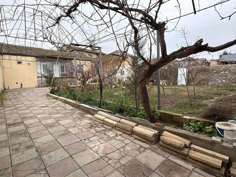 6 otaqlı həyət evi/bağ evi - Qaraçuxur q. - 170 m²