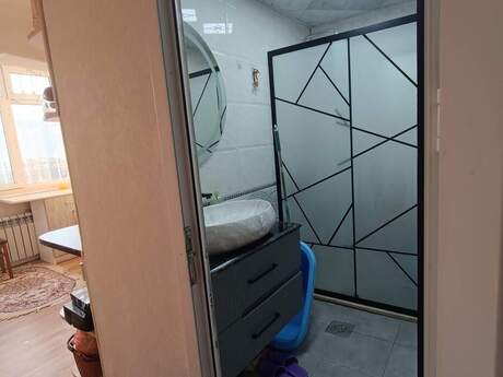 2 otaqlı köhnə tikili - Yeni Günəşli q. - 70 m²