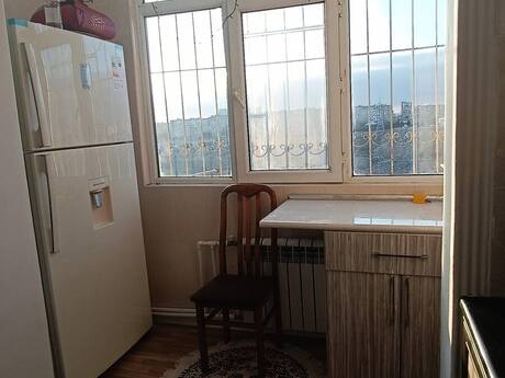 2 otaqlı köhnə tikili - Yeni Günəşli q. - 70 m²