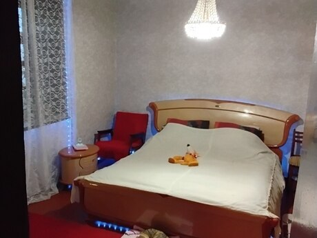 4 otaqlı həyət evi/bağ evi - M.Ə.Rəsulzadə q. - 70 m²