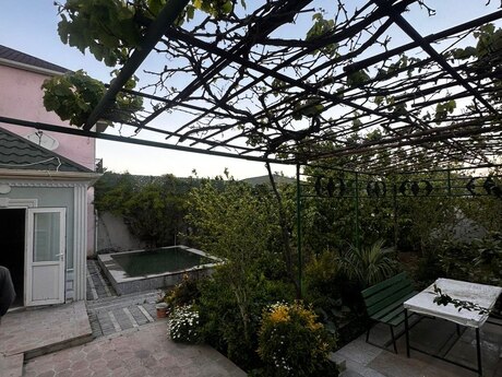 8 otaqlı həyət evi/bağ evi - Günəşli q. - 200 m²