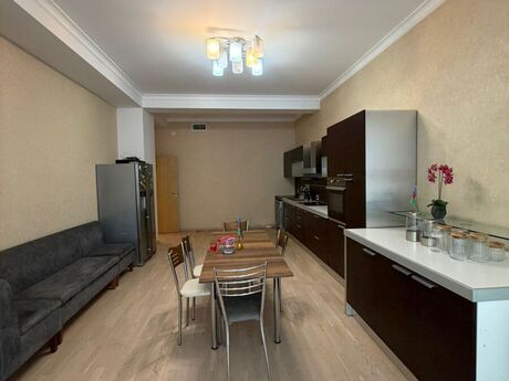 3 otaqlı yeni tikili - 28 May m. - 185 m²