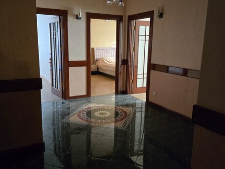 4 otaqlı yeni tikili - Şah İsmayıl Xətai m. - 200 m²