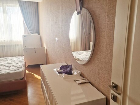 3 otaqlı yeni tikili - Elmlər Akademiyası m. - 130 m²