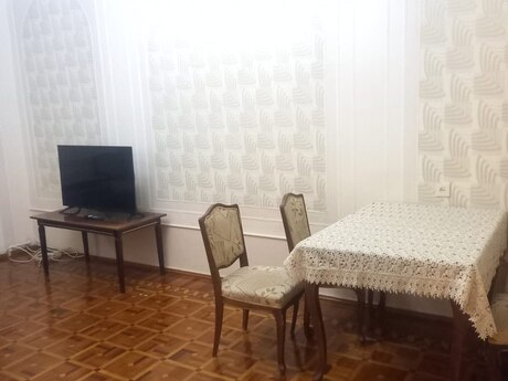 3 otaqlı köhnə tikili - 8-ci mikrorayon q. - 85 m²