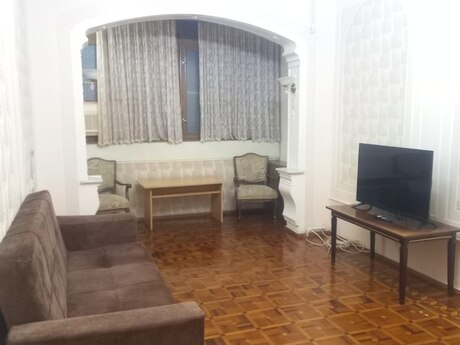 3 otaqlı köhnə tikili - 8-ci mikrorayon q. - 85 m²
